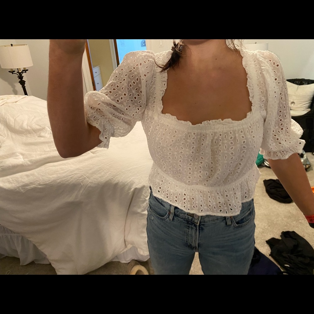 Blu Spero Boutique Size Medium White Blouse!